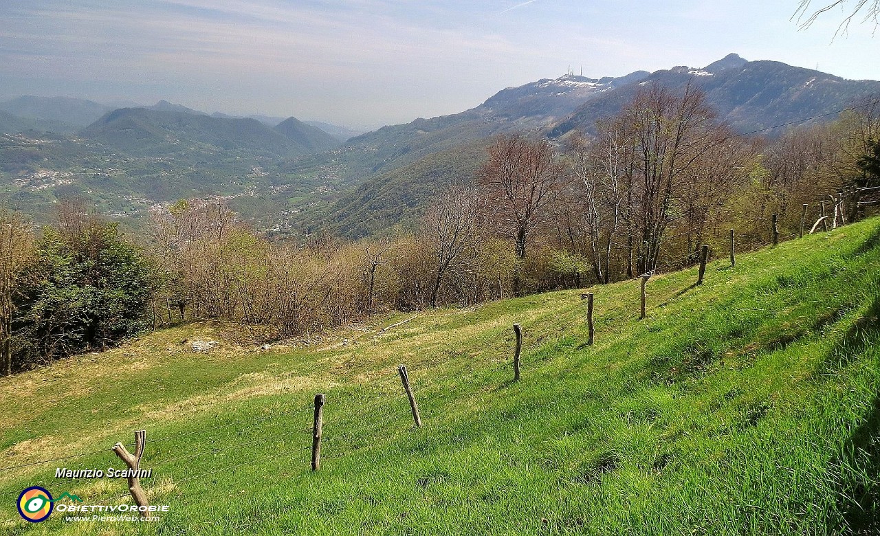 61 Panorama verso la bassa valle....JPG